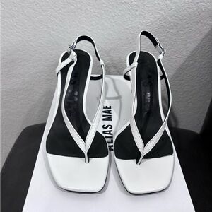 Alias Mae sandals